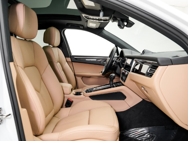Certified 2026 Porsche Macan AWD/4WD image 25