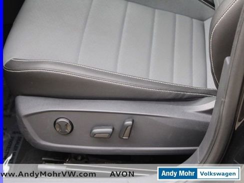 Used 2025 Volkswagen Jetta SE image 15