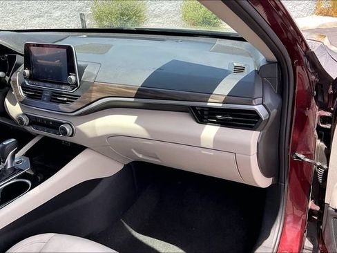 Certified 2024 Nissan Altima 2.5 SV FWD image 16