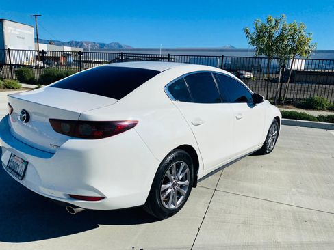 Used 2020 MAZDA MAZDA3 Sedan image 4
