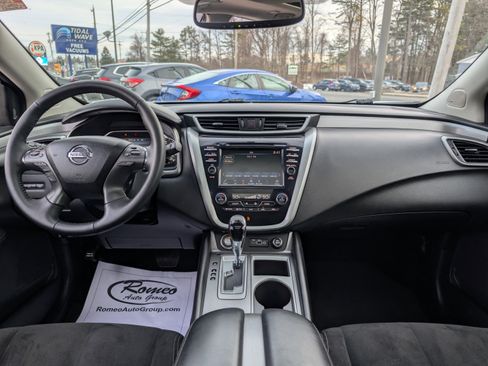 Used 2019 Nissan Murano SV w/ Premium Package image 2