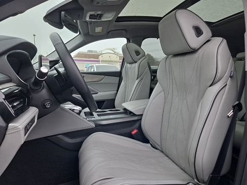 Certified 2025 Acura MDX SH-AWD w/ Advance Package image 15