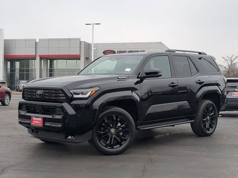 Used 2025 Toyota 4Runner 4WD image 2