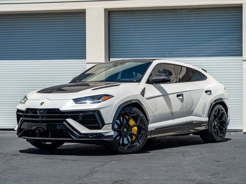 Used 2024 Lamborghini Urus Performante AWD/4WD image 3