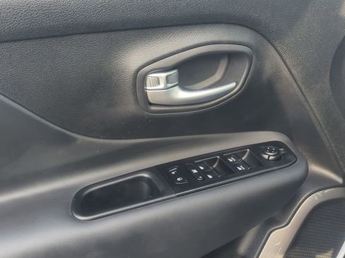 Used 2022 Jeep Renegade Limited image 13