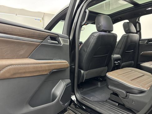 New 2026 GMC Acadia Denali Ultimate w/ LPO, Floor Liner Package AWD/4WD image 45