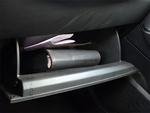 Used 2021 Toyota C-HR LE image 34