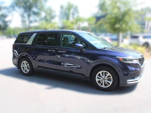 Certified 2024 Kia Carnival LX FWD image 20