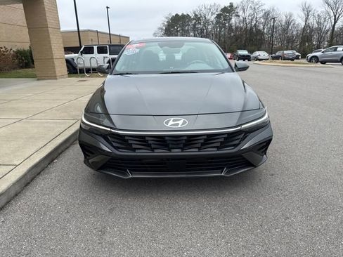 Used 2024 Hyundai Elantra SEL w/ Convenience Package image 7