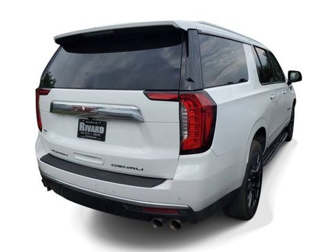Used 2023 GMC Yukon XL Denali AWD/4WD image 4