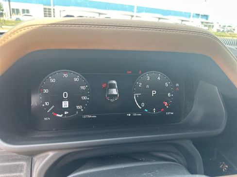 Used 2025 Land Rover Defender 110 X-Dynamic SE AWD/4WD image 6