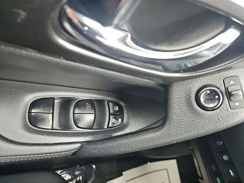 Used 2019 Nissan Rogue SV FWD image 20