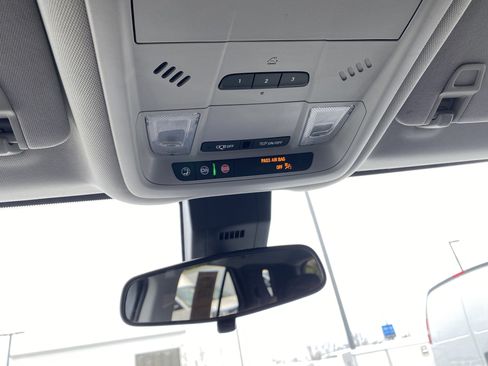 Used 2020 Chevrolet Equinox LT image 30