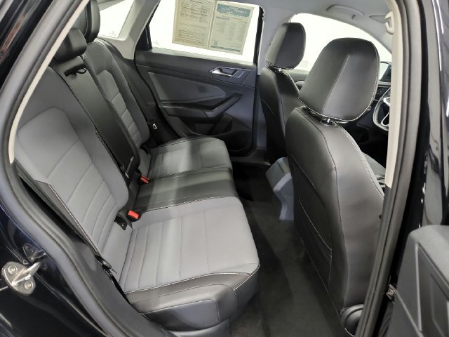 Used 2025 Volkswagen Jetta SE FWD image 27