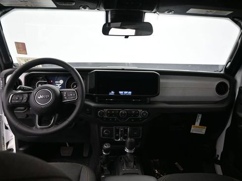 Used 2025 Jeep Wrangler Unlimited Sport AWD/4WD image 18