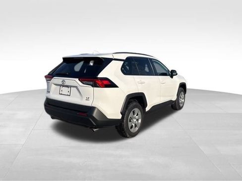 Used 2021 Toyota RAV4 LE image 5
