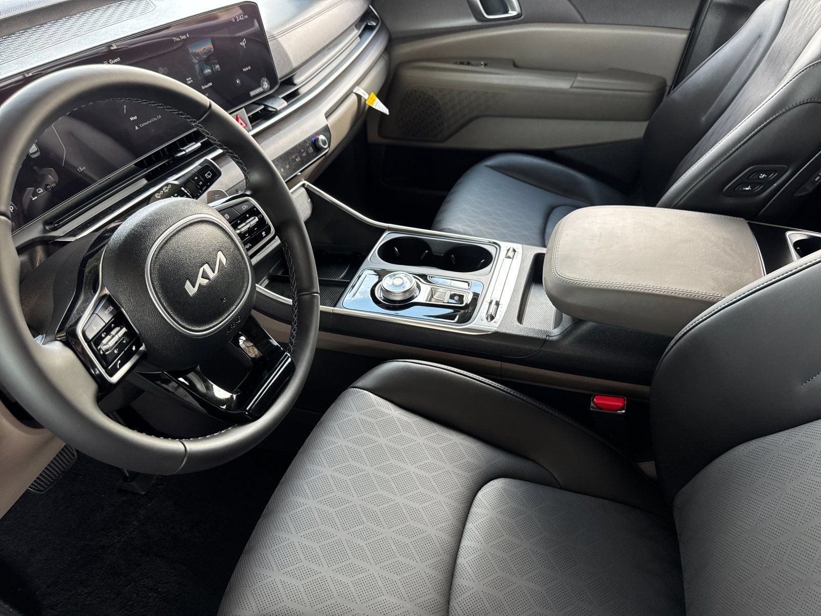 Certified 2026 Kia Carnival SX FWD image 9