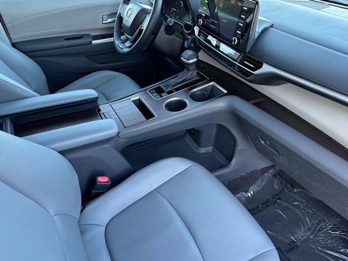 Certified 2023 Toyota Sienna XLE image 21
