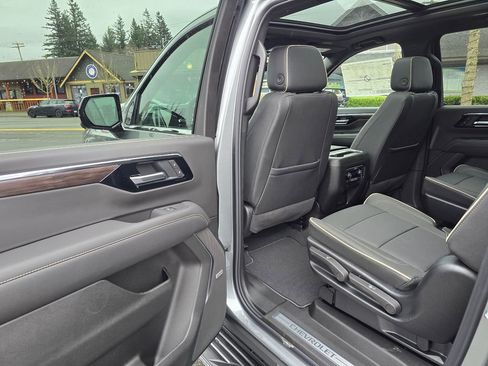 New 2026 Chevrolet Suburban Premier w/ Sun And Tow Package AWD/4WD image 17