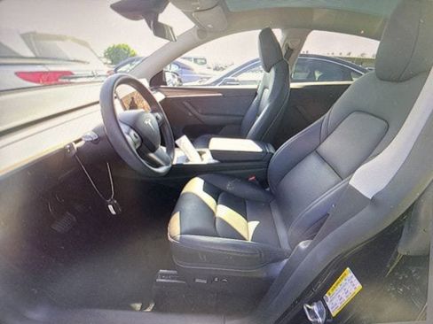 Used 2025 Tesla Model Y Long Range AWD/4WD image 8