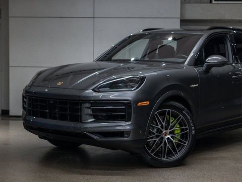 New 2026 Porsche Cayenne E-Hybrid AWD/4WD image 18