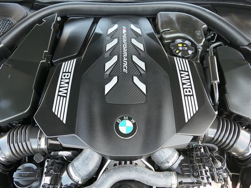 Used 2023 BMW M550i xDrive w/ Executive Package AWD/4WD image 32