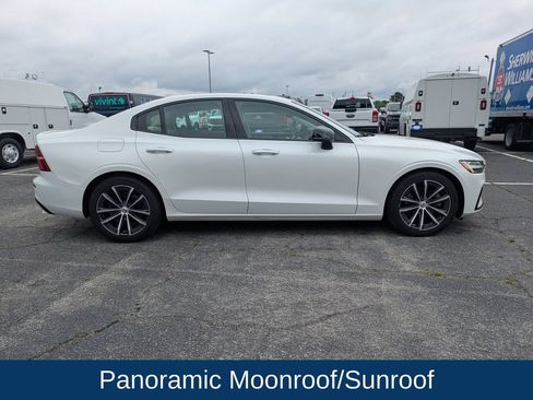 Used 2021 Volvo S60 T5 Momentum FWD image 3