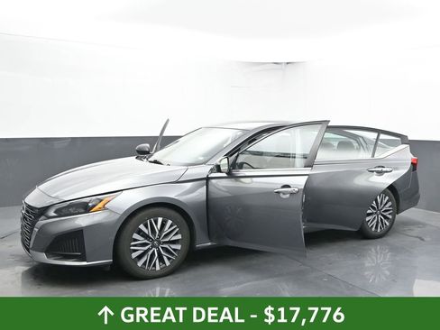 Used 2024 Nissan Altima 2.5 SV image 57