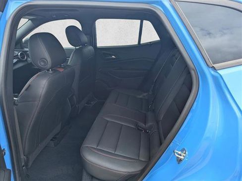 Used 2024 Chevrolet Trax RS w/ Sunroof Package FWD image 17