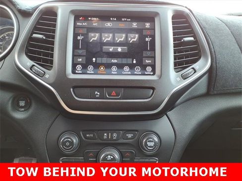 Used 2019 Jeep Cherokee Trailhawk w/ Cold Weather Group image 21