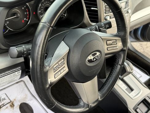 Used 2011 Subaru Outback 2.5i Premium image 10