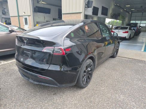 Used 2023 Tesla Model Y Long Range AWD/4WD image 5