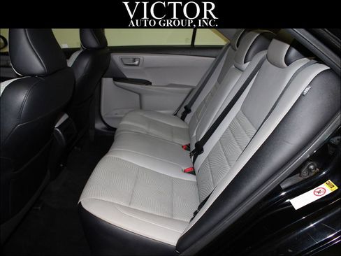 Used 2017 Toyota Camry SE image 29