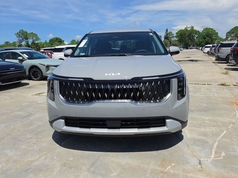 New 2027 Kia Carnival FWD image 3