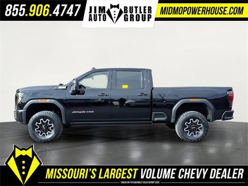 Used 2024 GMC Sierra 2500 AT4X image 2