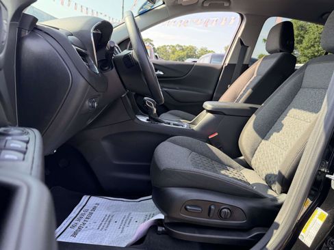 Certified 2024 Chevrolet Equinox LT FWD image 10