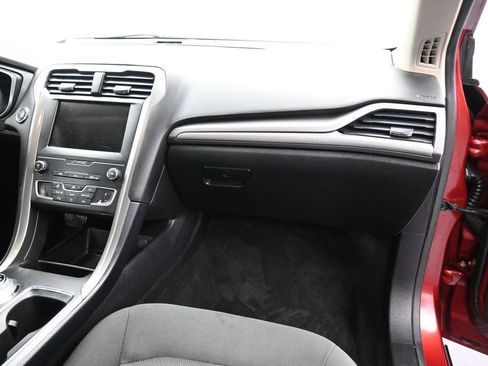 Used 2019 Ford Fusion SE FWD image 18