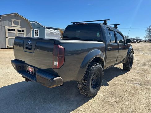 Used 2013 Nissan Frontier SV image 5