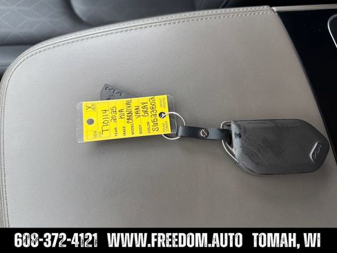 Used 2025 Kia Carnival FWD image 31