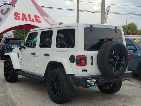 Used 2022 Jeep Wrangler Unlimited Sahara w/ Safety Group AWD/4WD image 3