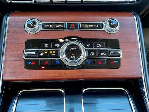 Used 2023 Lincoln Aviator Reserve w/ Equipment Group 201A image 38
