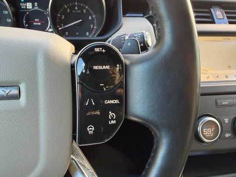 Used 2019 Land Rover Discovery SE image 29