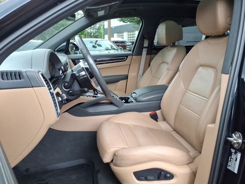 Used 2023 Porsche Cayenne Platinum Edition AWD/4WD image 13