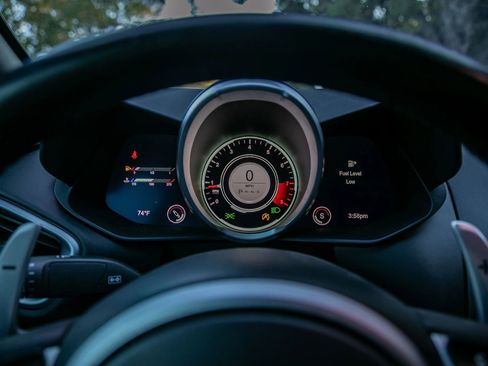 Used 2019 Aston Martin V8 Vantage Coupe image 30