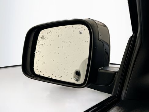 Used 2021 Jeep Grand Cherokee Laredo X image 16