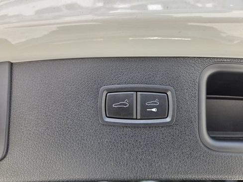 Used 2024 Porsche Macan AWD/4WD image 11