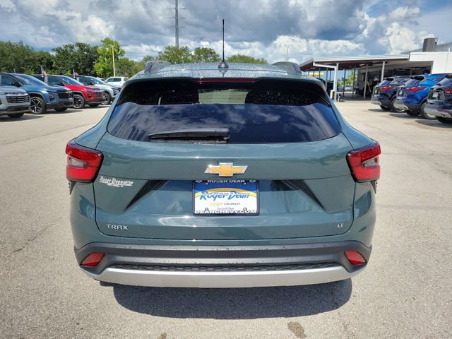 Used 2025 Chevrolet Trax LT FWD image 3