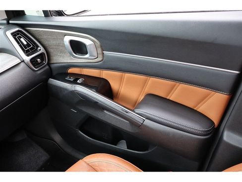 Used 2021 Kia Sorento SX Prestige image 23