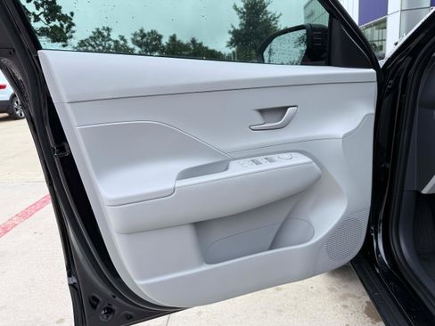 Used 2025 Hyundai Kona SE FWD image 10