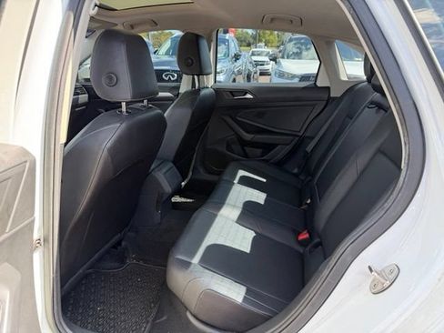 Used 2019 Volkswagen Jetta SE FWD image 10